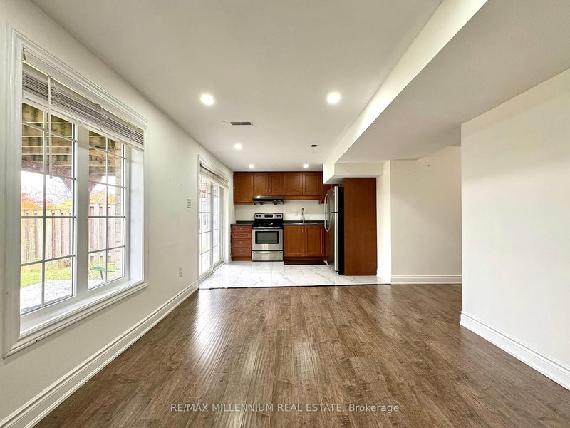 walk out unit - 41 Stoneylake (LOWER) Ave, Brampton, L6V 4R1 | Image 2