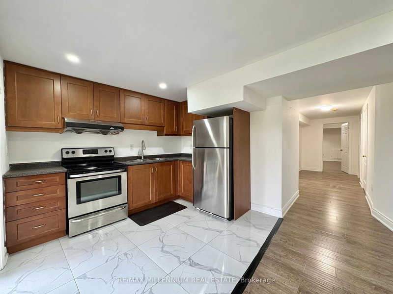 walk out unit - 41 Stoneylake (LOWER) Ave, Brampton, L6V 4R1 | Image 3