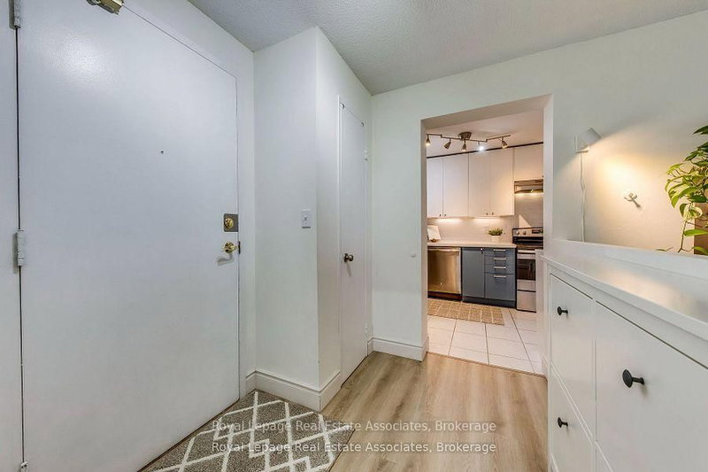 901 - 155 Hillcrest Ave, Mississauga, L5B 3Z2 | Image 3