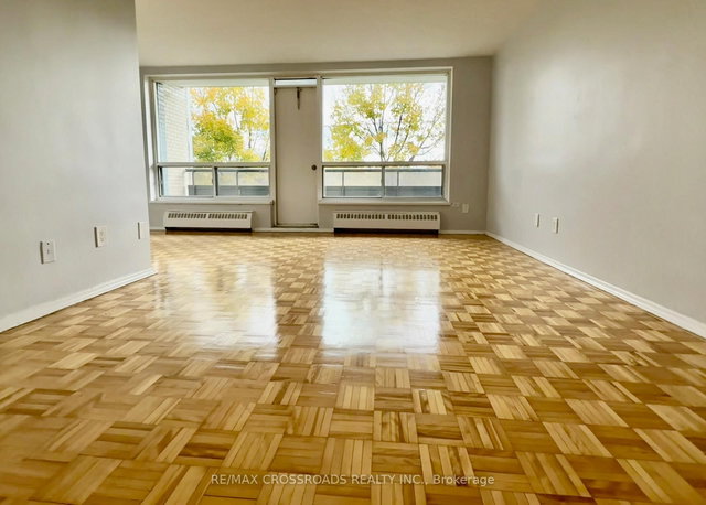 208 - 363 Lakeshore Road E