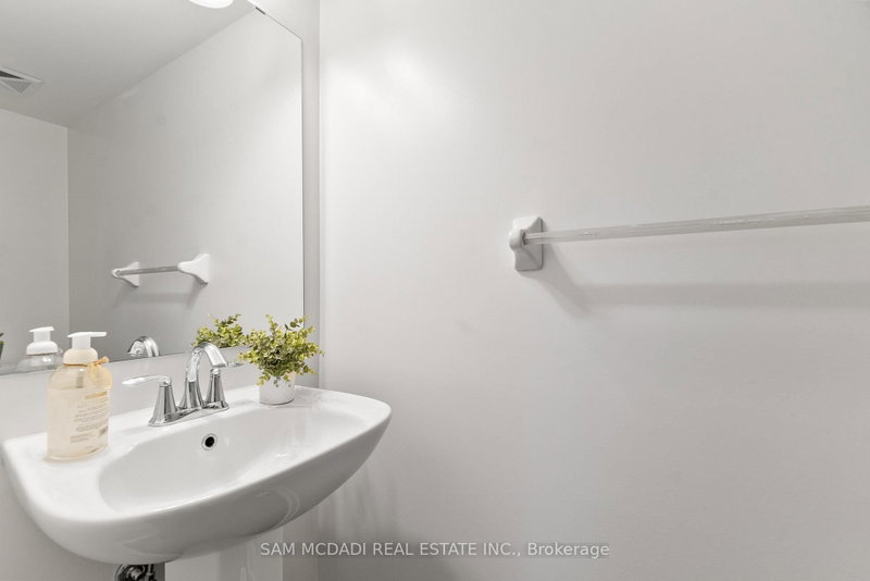 3250 Bentley Mississauga,ON L5M 0P7 — Photo 4