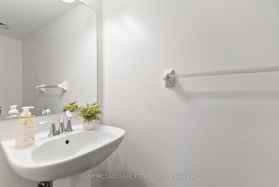 3250 Bentley Mississauga,ON L5M 0P7 — Photo 4