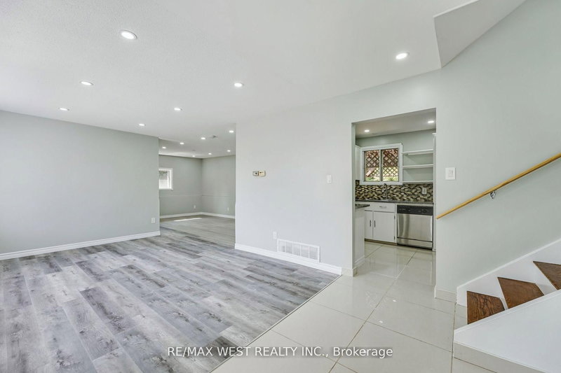 15 Lawrence Ave, Orangeville, L9W 1S5 | Image 3