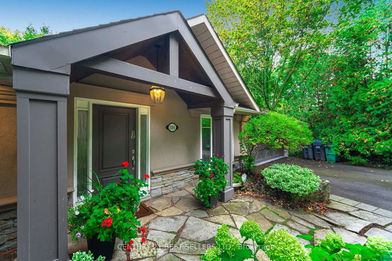 1595 Calverton Crt, Mississauga, L5G 2W4 | Image 2