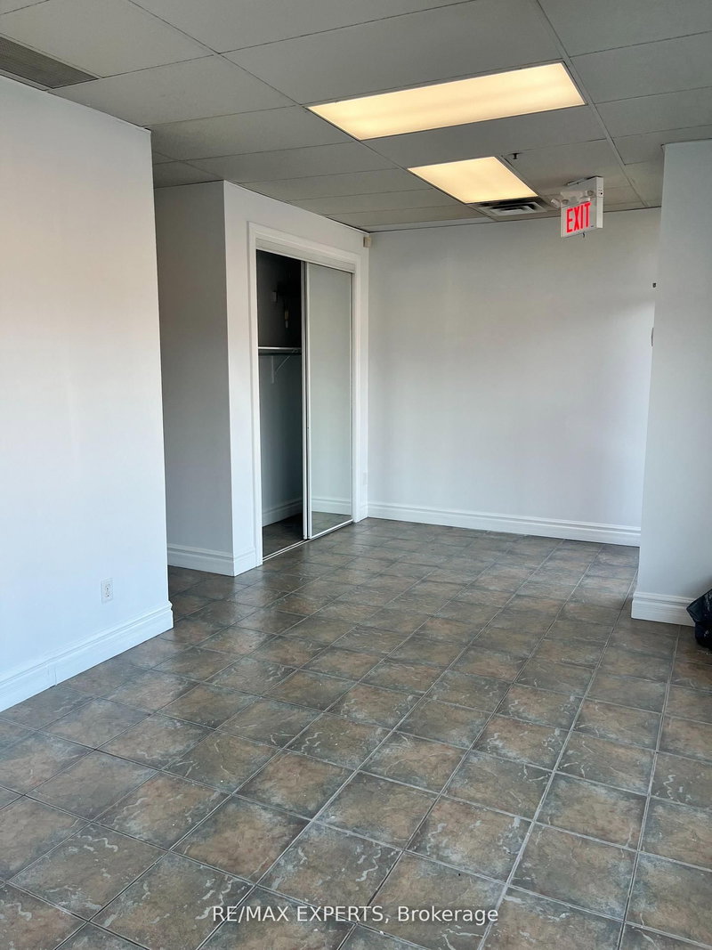 8-9 - 221 Deerhurst Dr, Brampton, L6T 5L7 | Image 3