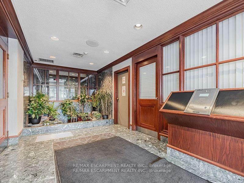 UPH7 - 880 Dundas St W, Mississauga, L5C 4H3 | Image 3