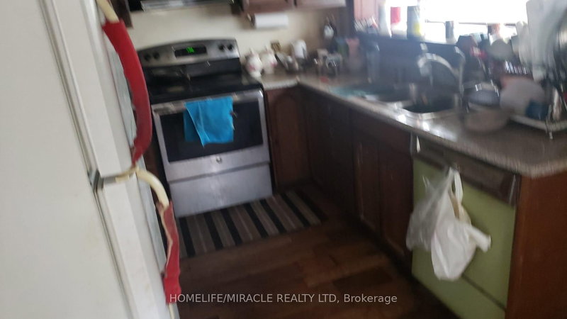 7496 Redstone Rd, Mississauga, L4T 2B6 | Image 2