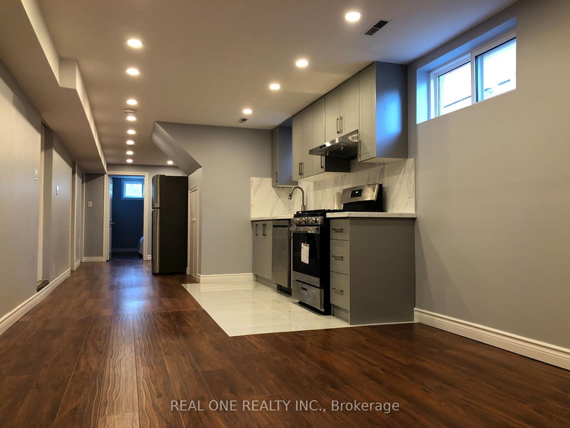 Lower - 1161 Shadeland Dr, Mississauga, L5C 1P2 | Image 3