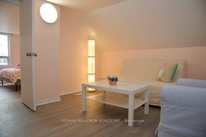 Upper - 47 Greendale Ave, Toronto, M6N 4P4 | Image 2