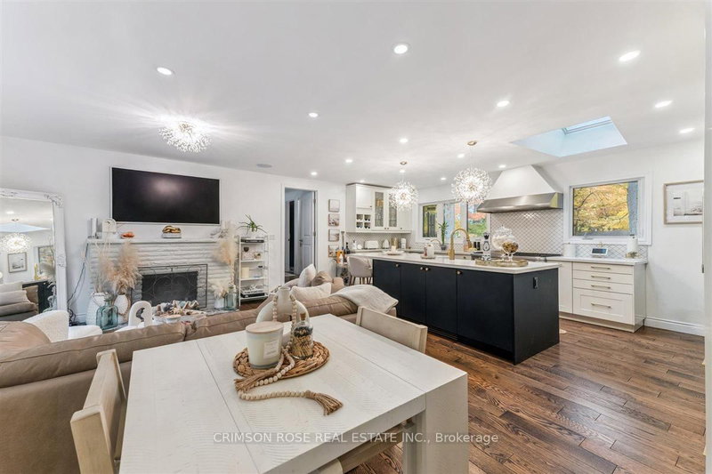 89 Holyrood Ave, Oakville, L6K 2V4 | Image 3