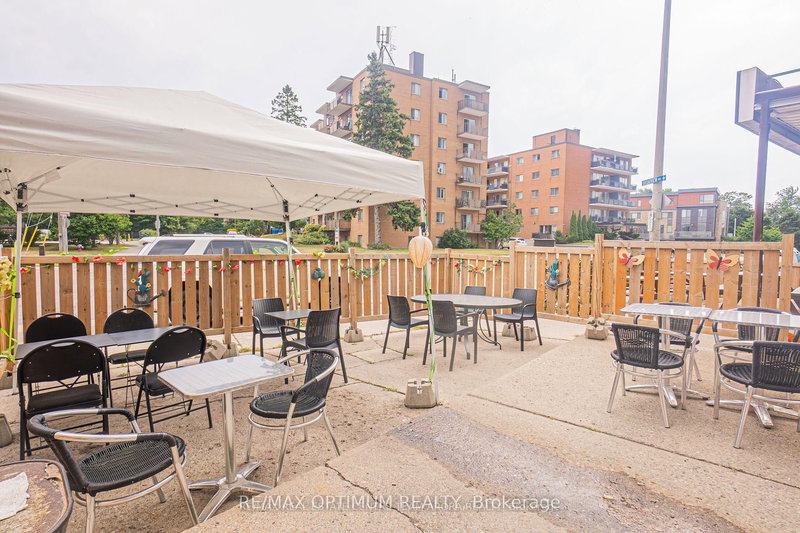 360 Lakeshore Rd W, Mississauga, L5H 1H3 | Image 2