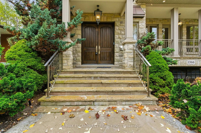 1366 Wilson Ave, Mississauga, L5G 3K2 | Image 2