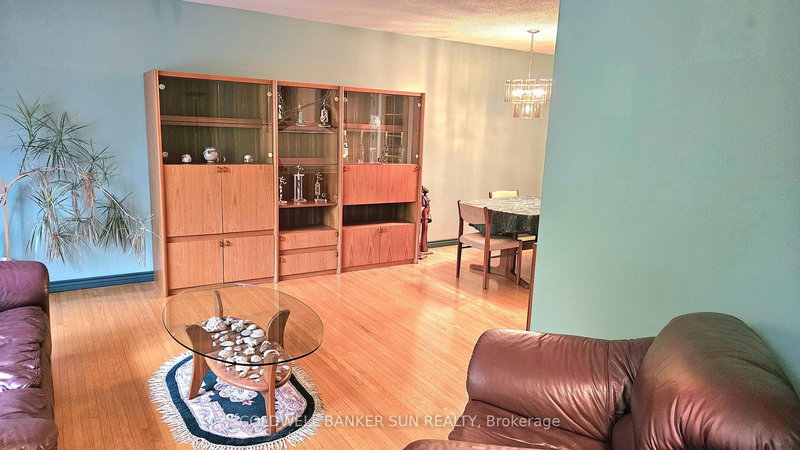 23 Brookdale Cres, Brampton, L6T 1M8 | Image 3