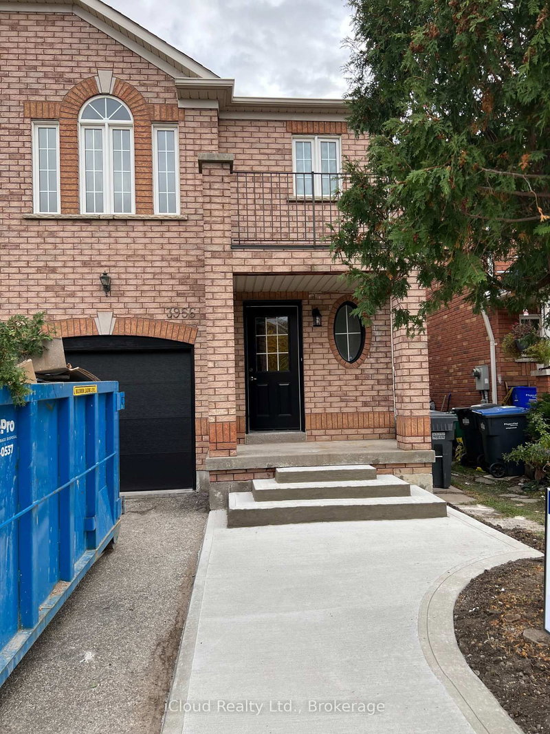 3956 Manatee Way, Mississauga, L5M 6P5 | Image 2