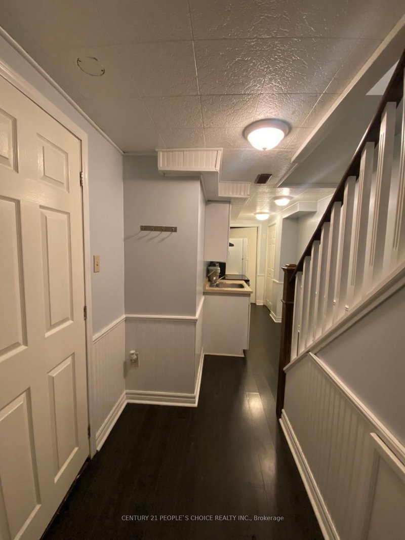 Room - 54 Carrie Cres, Brampton, L6Y 4Z1 | Image 2