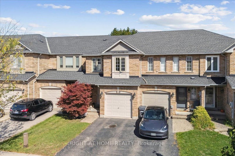 555 Taylor Cres, Burlington, L7L 6J7 | Image 2