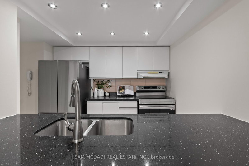 2106 - 24 Hanover Rd S, Brampton, L6S 5K8 | Image 3