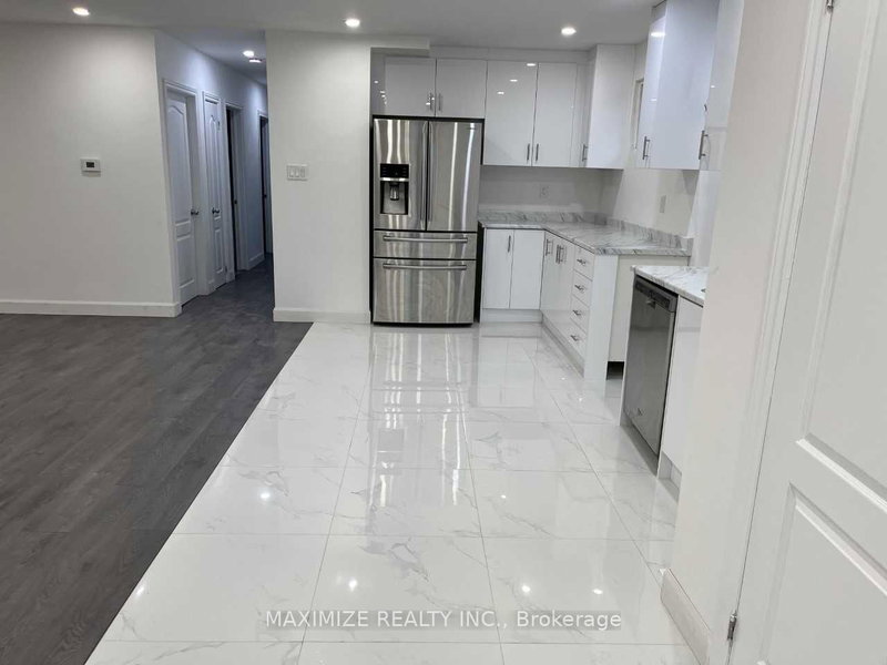 7287 Dellaport Dr, Mississauga, L4T 2Y4 | Image 3