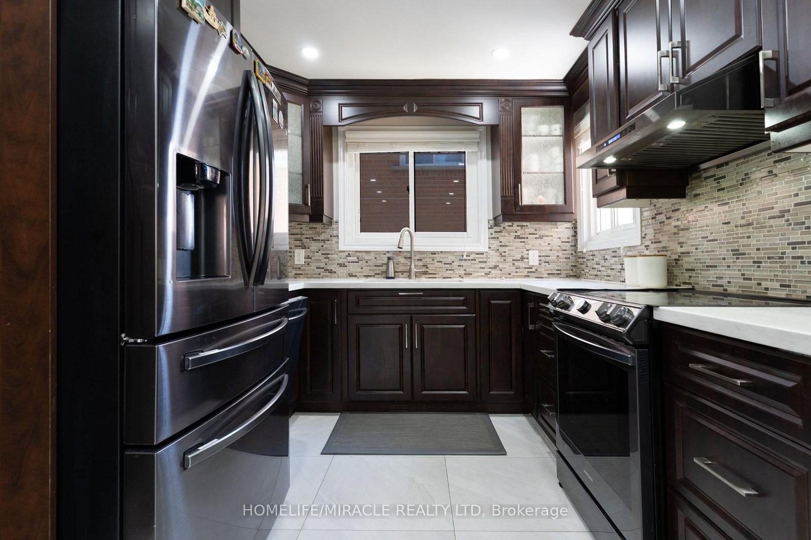 Detached House sold at 7568 Middleshire Drive, Mississauga, Ontario, L4T 3S2 - Malton - MLS: W12520752