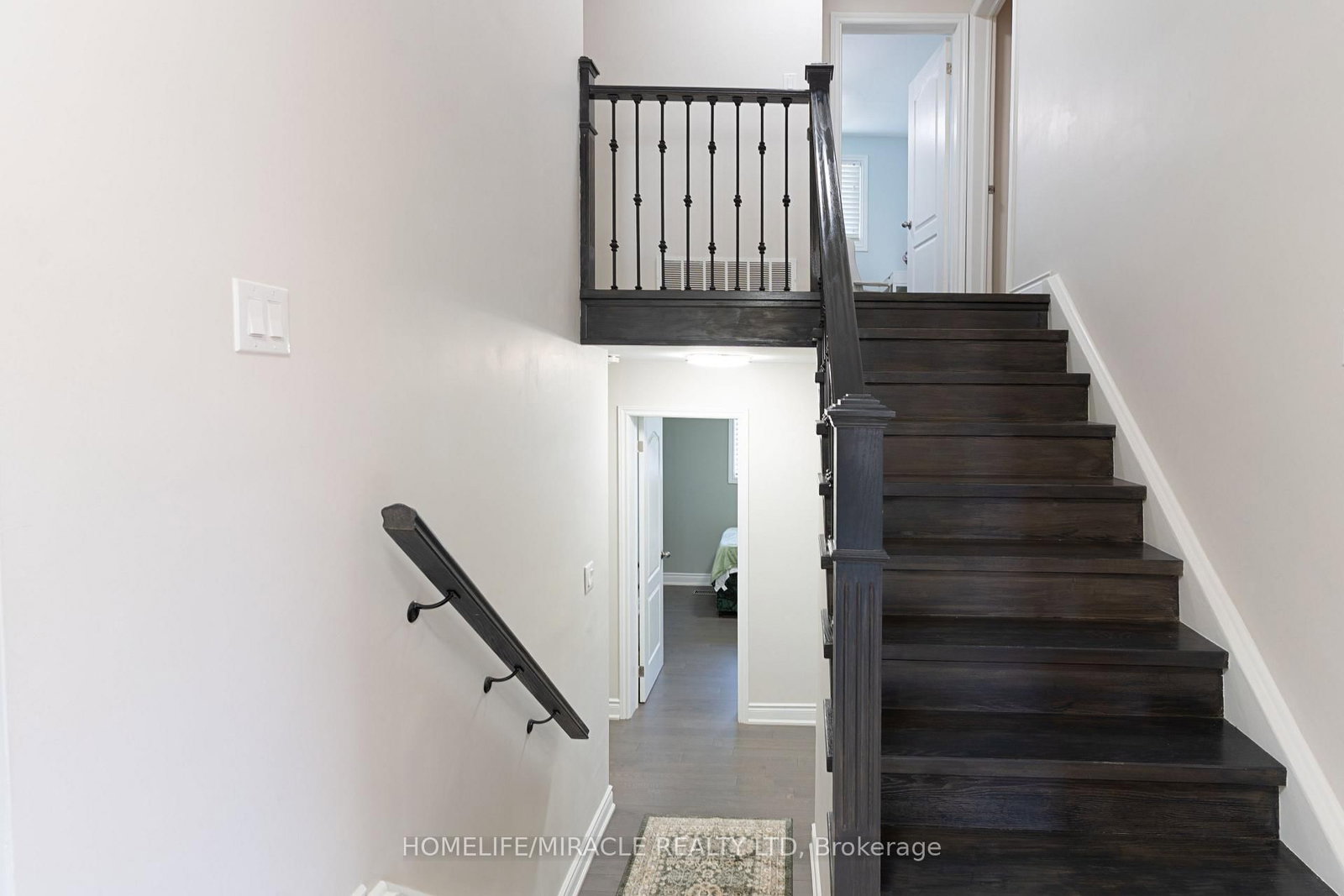 Detached House sold at 7568 Middleshire Drive, Mississauga, Ontario, L4T 3S2 - Malton - MLS: W12520752