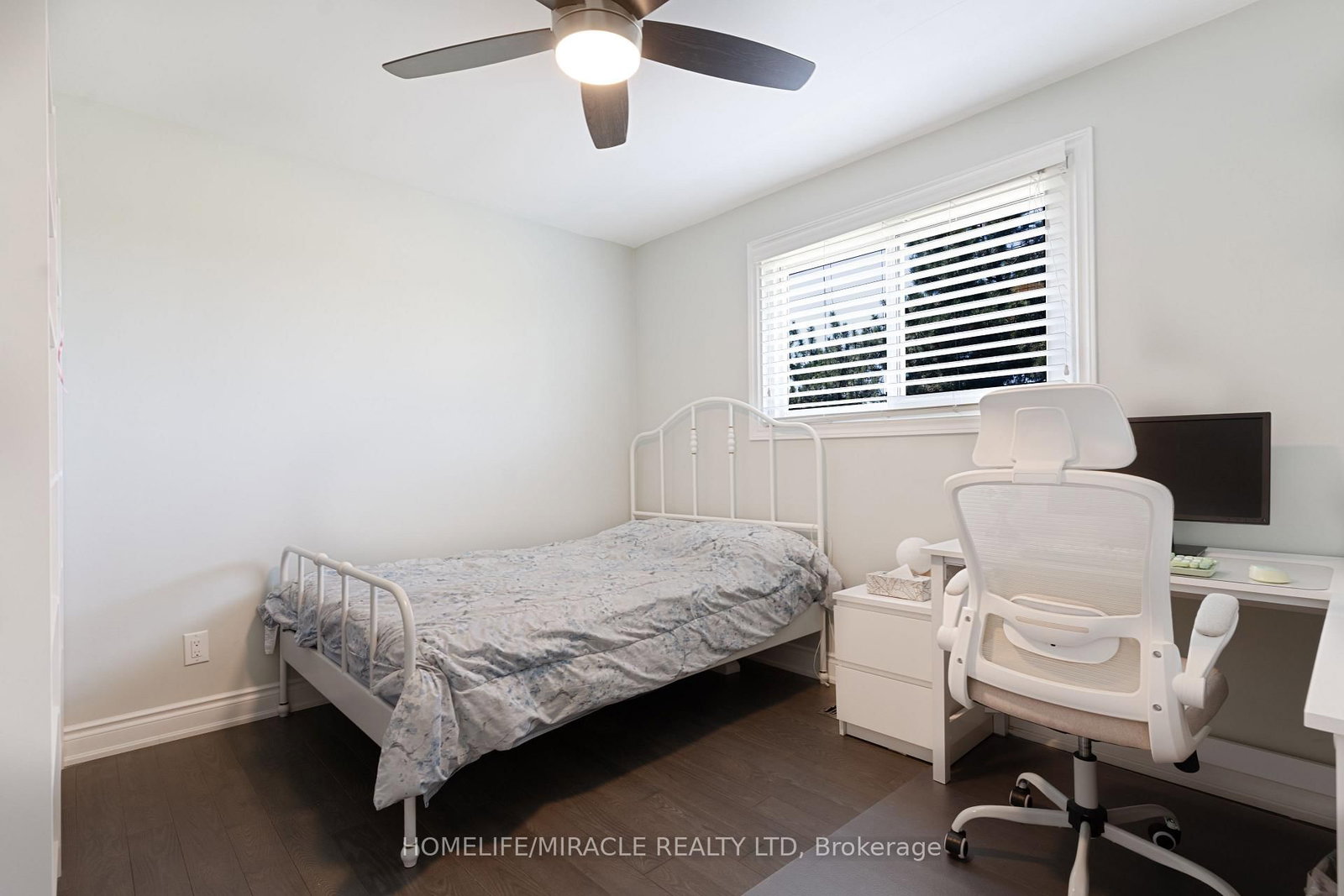 Detached House sold at 7568 Middleshire Drive, Mississauga, Ontario, L4T 3S2 - Malton - MLS: W12520752