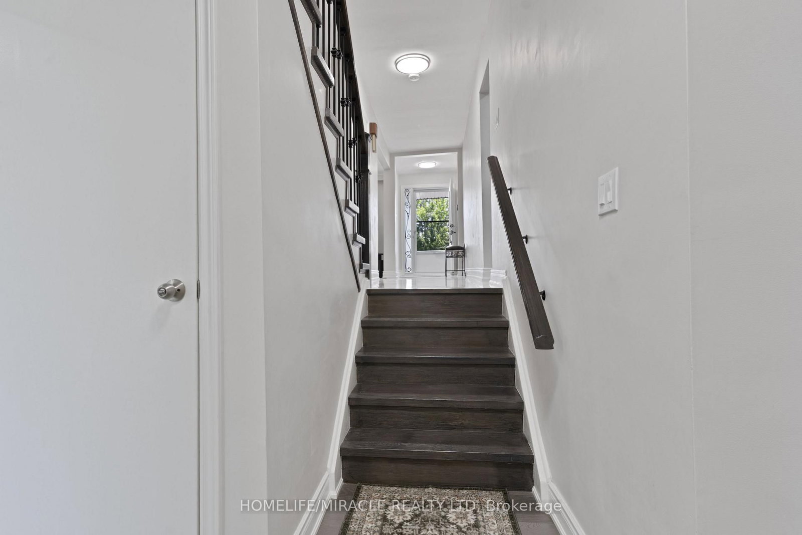 Detached House sold at 7568 Middleshire Drive, Mississauga, Ontario, L4T 3S2 - Malton - MLS: W12520752