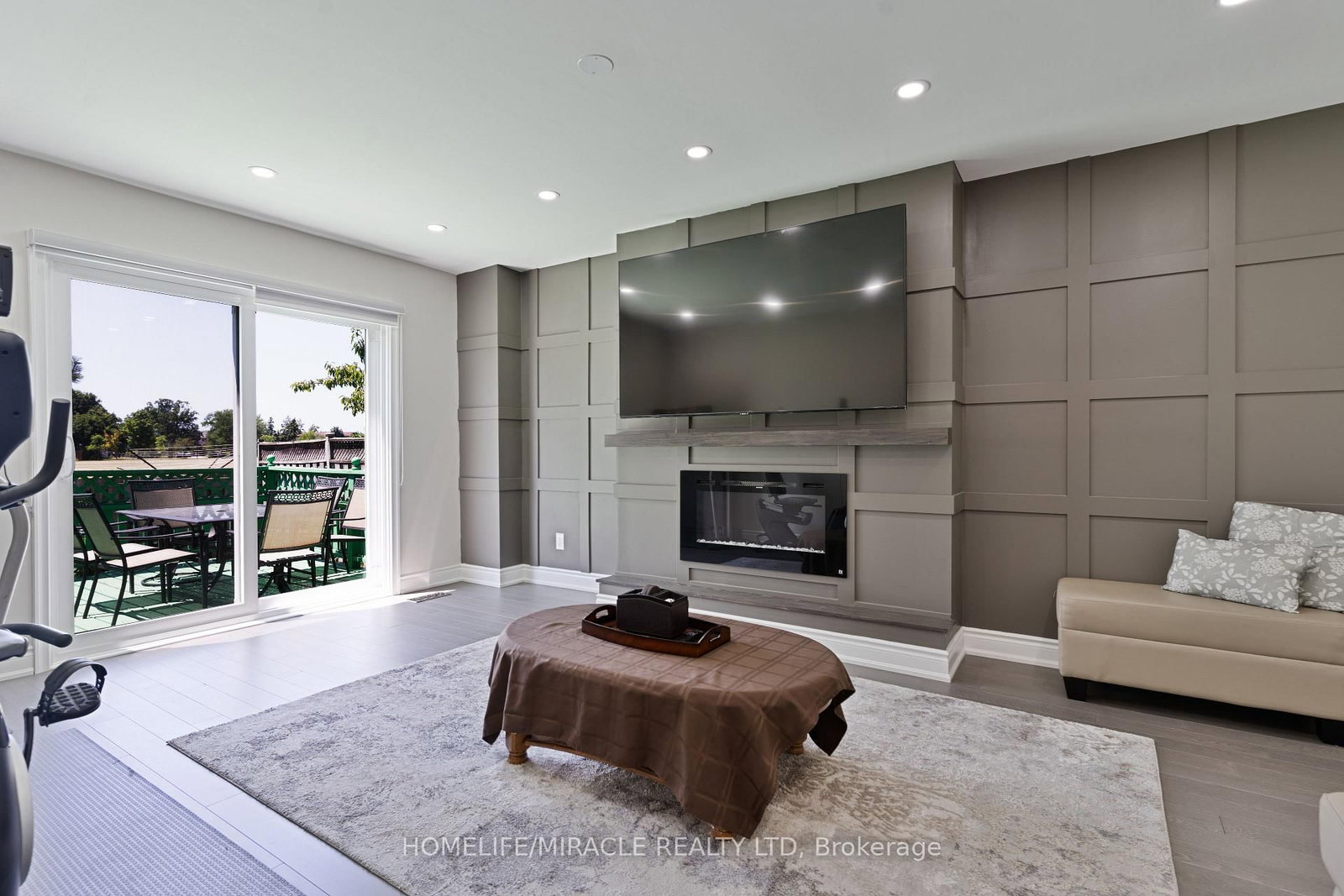 Detached House sold at 7568 Middleshire Drive, Mississauga, Ontario, L4T 3S2 - Malton - MLS: W12520752