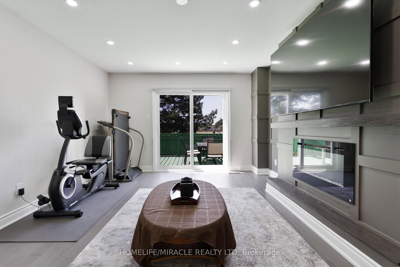 Detached House sold at 7568 Middleshire Drive, Mississauga, Ontario, L4T 3S2 - Malton - MLS: W12520752