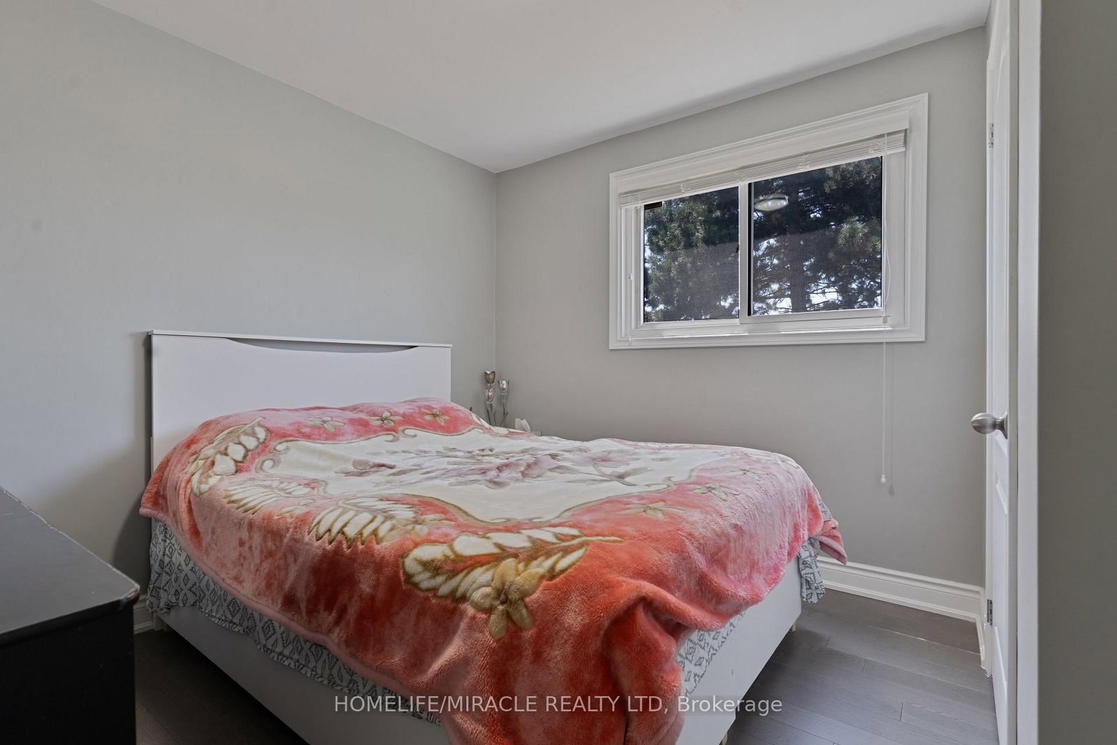 Detached House sold at 7568 Middleshire Drive, Mississauga, Ontario, L4T 3S2 - Malton - MLS: W12520752