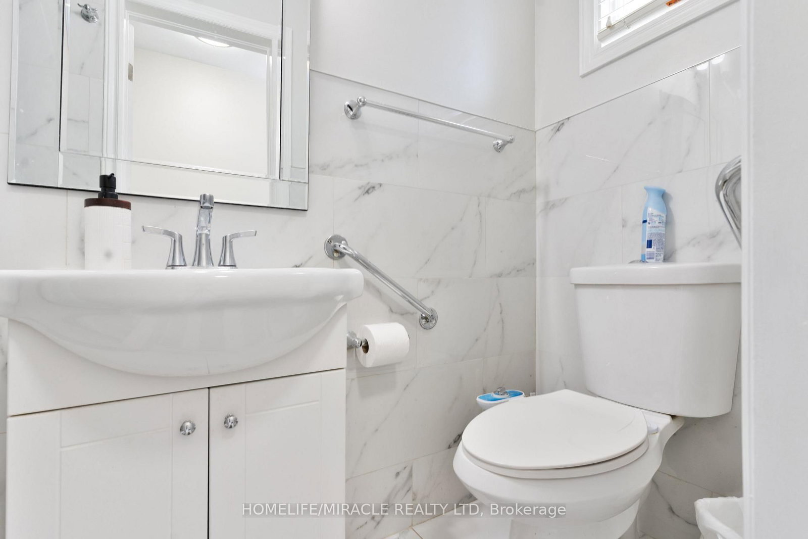 Detached House sold at 7568 Middleshire Drive, Mississauga, Ontario, L4T 3S2 - Malton - MLS: W12520752