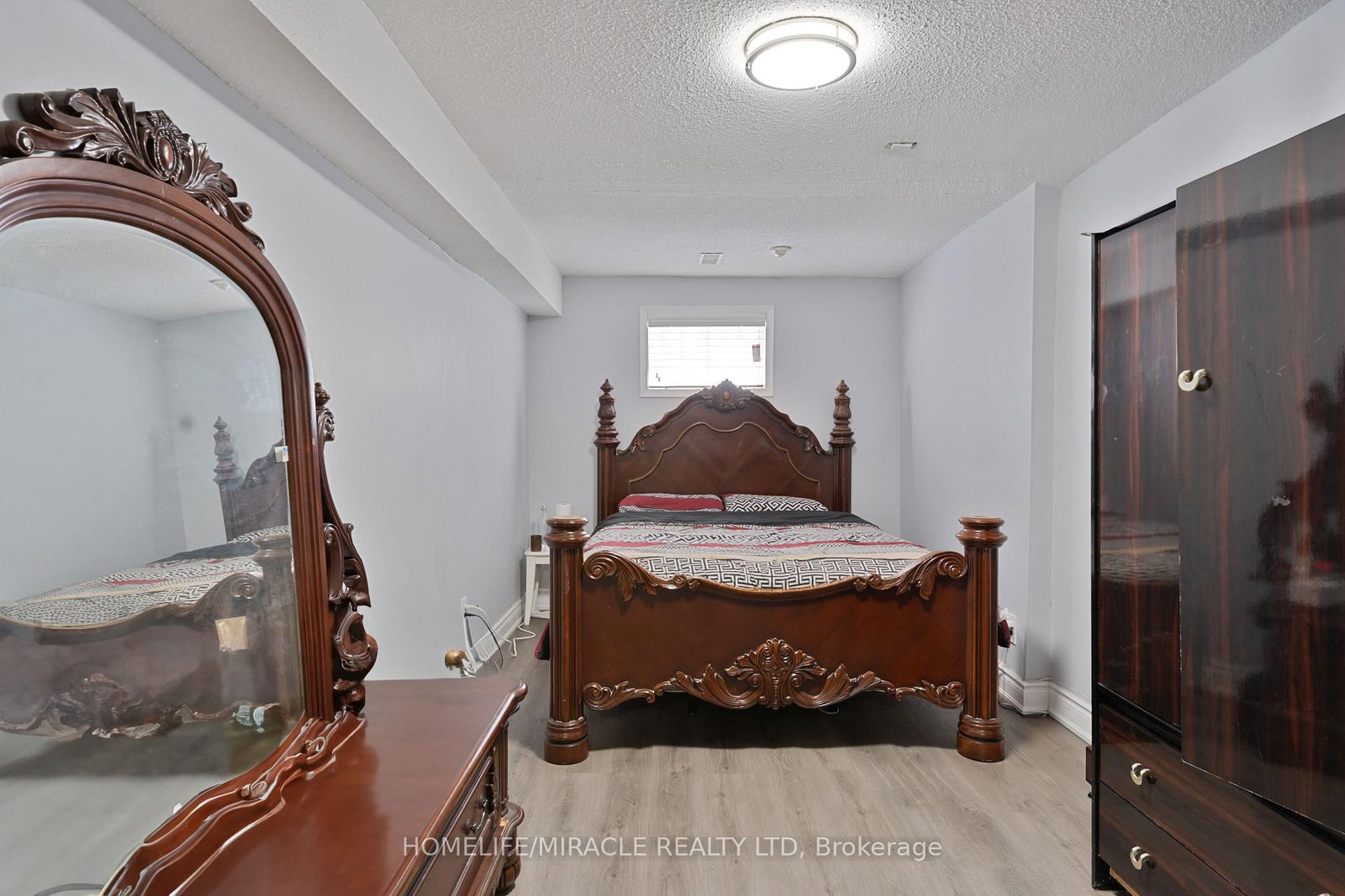 Detached House sold at 7568 Middleshire Drive, Mississauga, Ontario, L4T 3S2 - Malton - MLS: W12520752