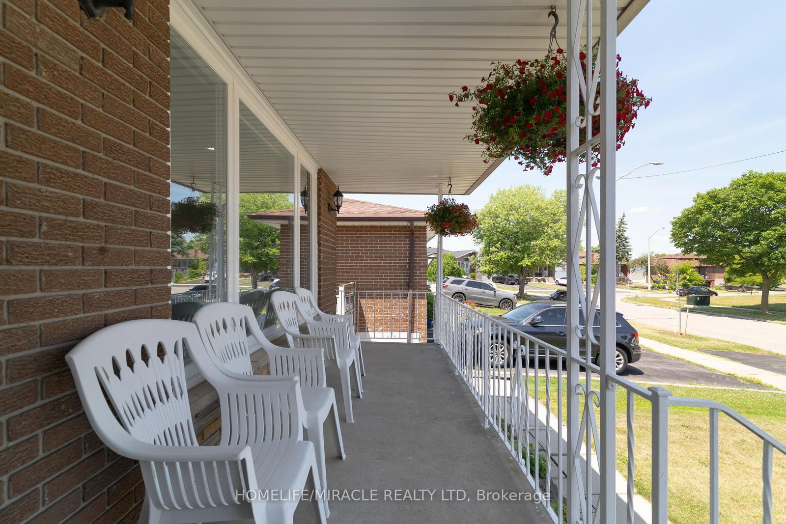 Detached House sold at 7568 Middleshire Drive, Mississauga, Ontario, L4T 3S2 - Malton - MLS: W12520752