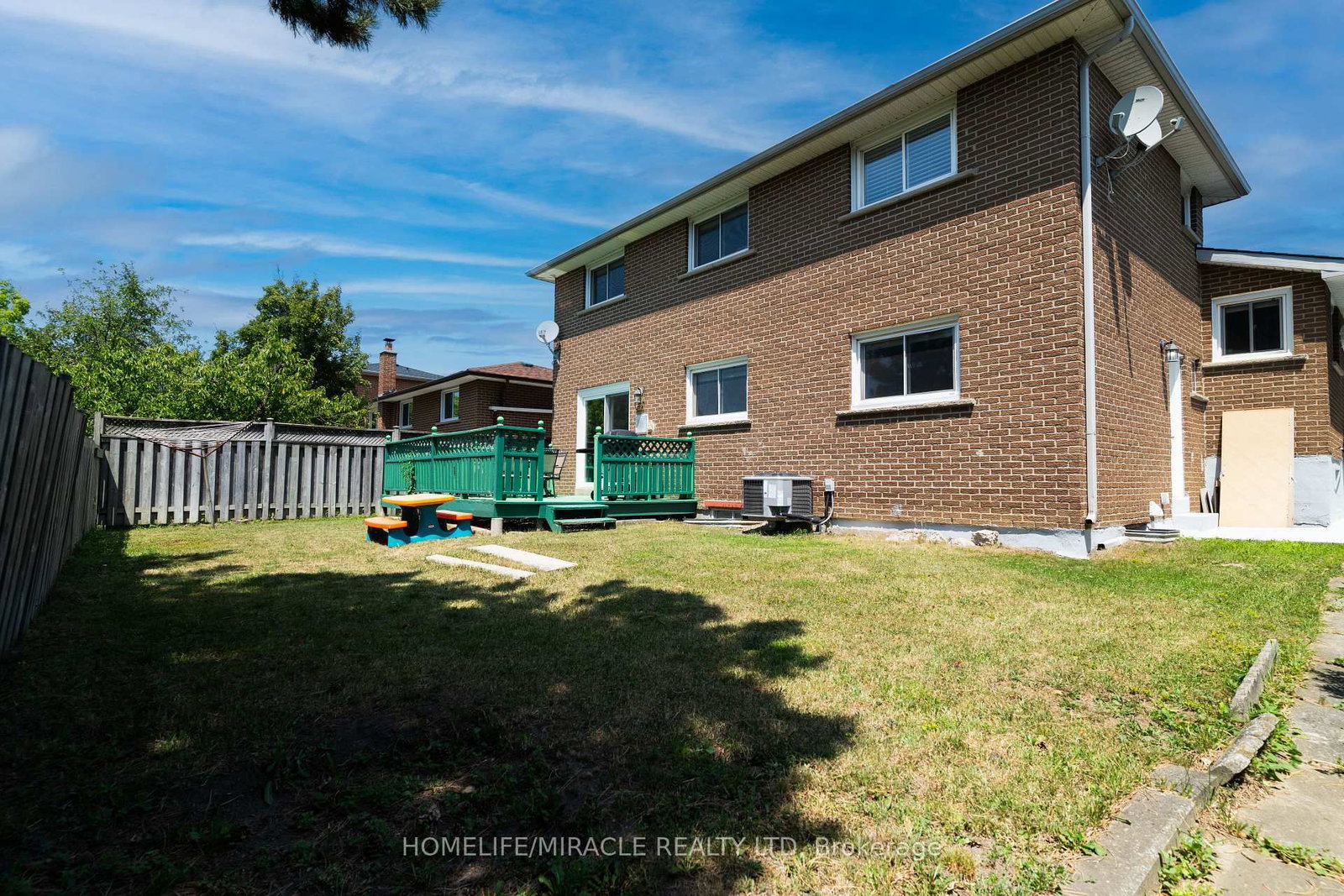 Detached House sold at 7568 Middleshire Drive, Mississauga, Ontario, L4T 3S2 - Malton - MLS: W12520752