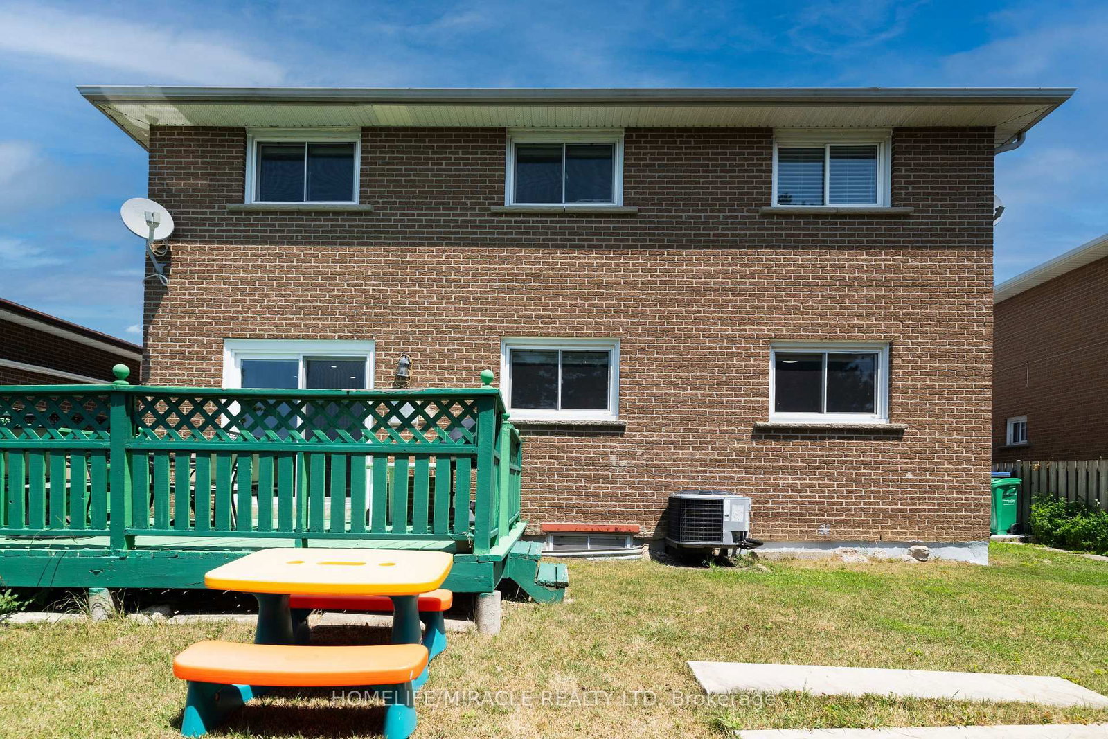 Detached House sold at 7568 Middleshire Drive, Mississauga, Ontario, L4T 3S2 - Malton - MLS: W12520752