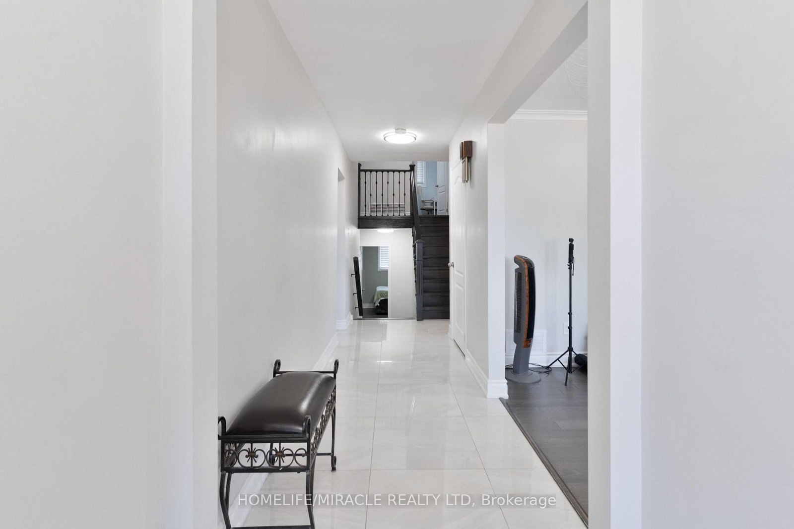 Detached House sold at 7568 Middleshire Drive, Mississauga, Ontario, L4T 3S2 - Malton - MLS: W12520752