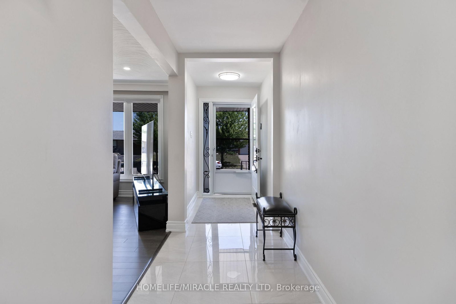 Detached House sold at 7568 Middleshire Drive, Mississauga, Ontario, L4T 3S2 - Malton - MLS: W12520752