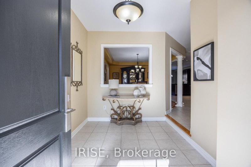 855 Knotty Pine Grve, Mississauga, L5W 1K2 | Image 3