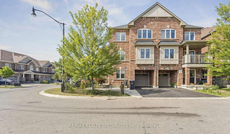 49 Golden Springs Dr, Brampton, L7A 0C7 | Image 2