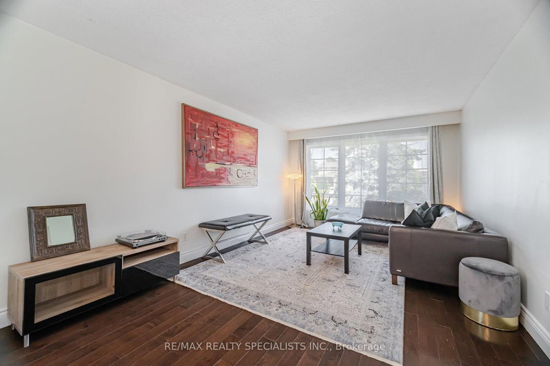 796 Childs Dr, Milton, L9T 4J2 | Image 2