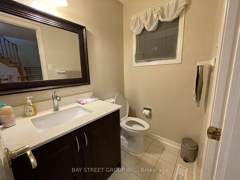 4255 Wakefield Cres, Mississauga, L5C 4M5 | Image 3