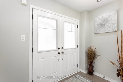 486 Queen Mary Drive — photo 4