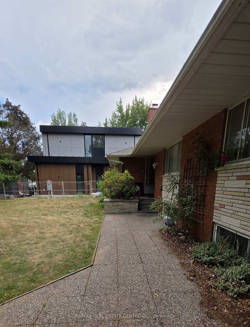 593 Indian Rd, Mississauga, L5H 1R1 | Image 3