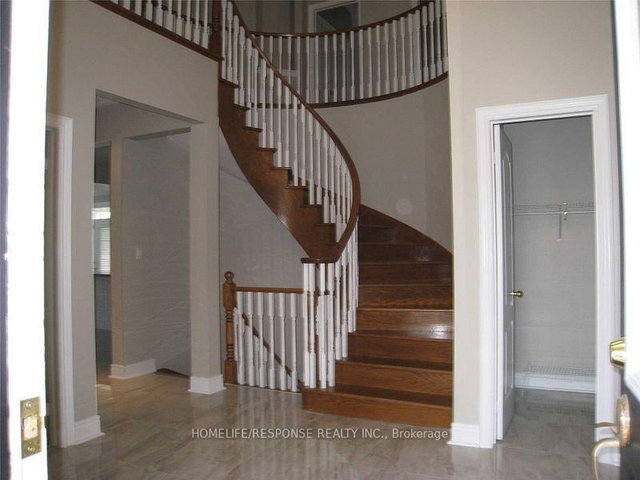 UPPER LEVEL - 2 McNutt Street
