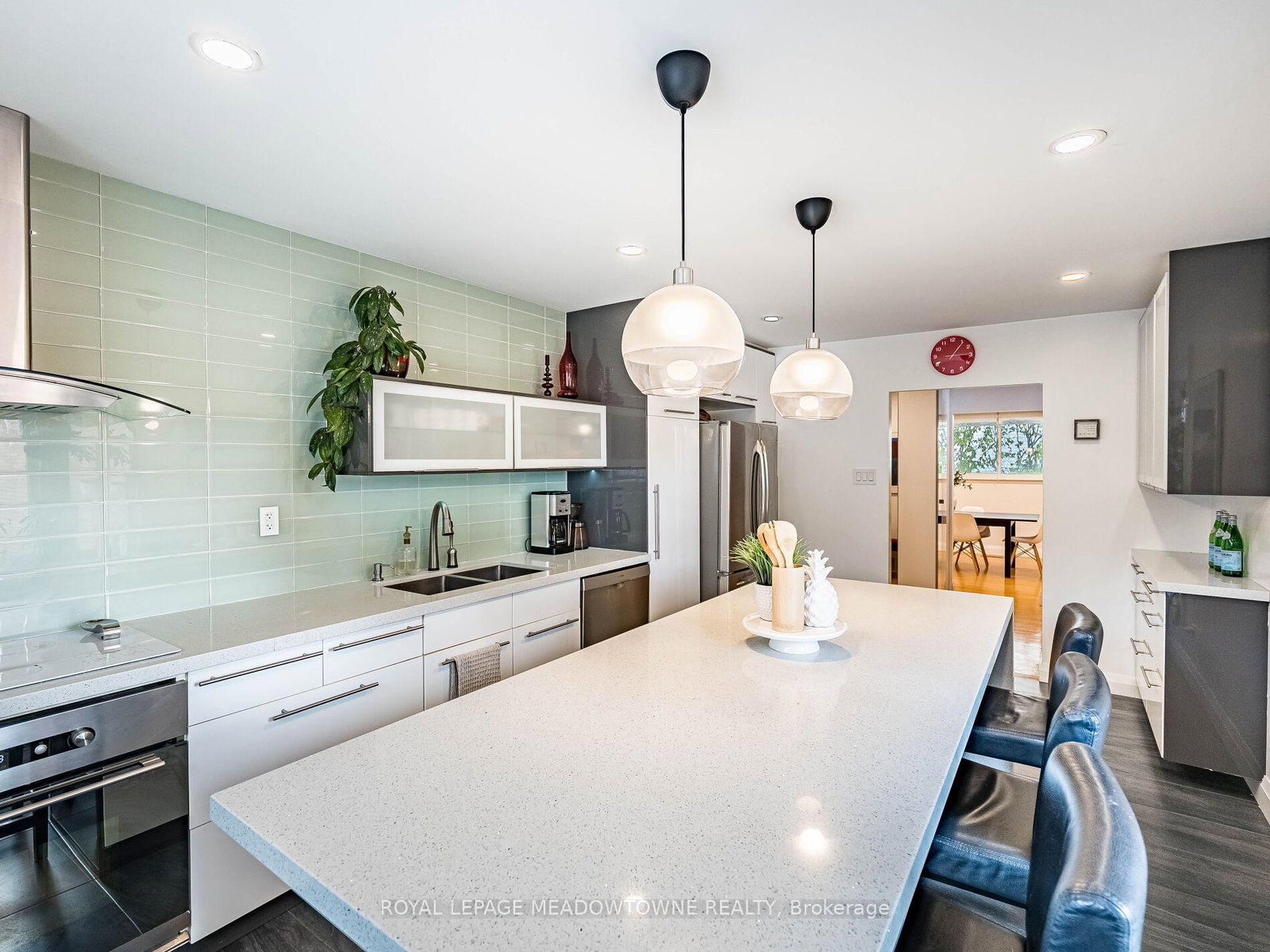 Detached House sold at 1266 Winding Trail, Mississauga, Ontario, L4Y 2T7 - Applewood - MLS: W12532906