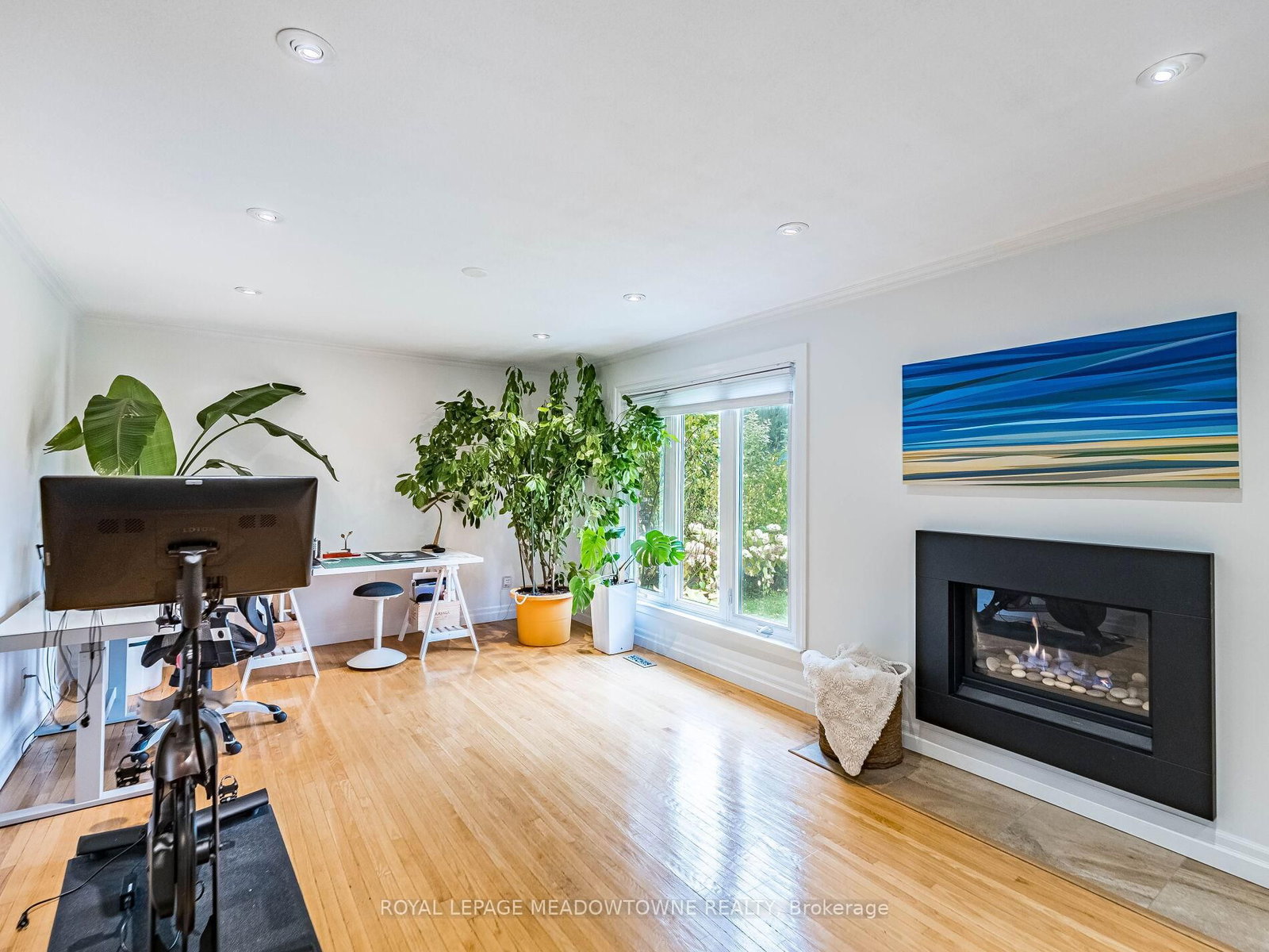 Detached House sold at 1266 Winding Trail, Mississauga, Ontario, L4Y 2T7 - Applewood - MLS: W12532906