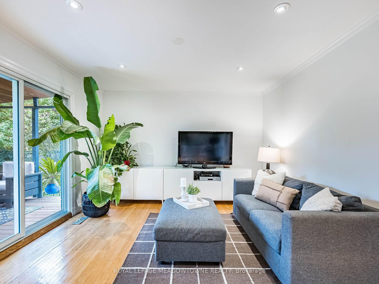 Detached House sold at 1266 Winding Trail, Mississauga, Ontario, L4Y 2T7 - Applewood - MLS: W12532906