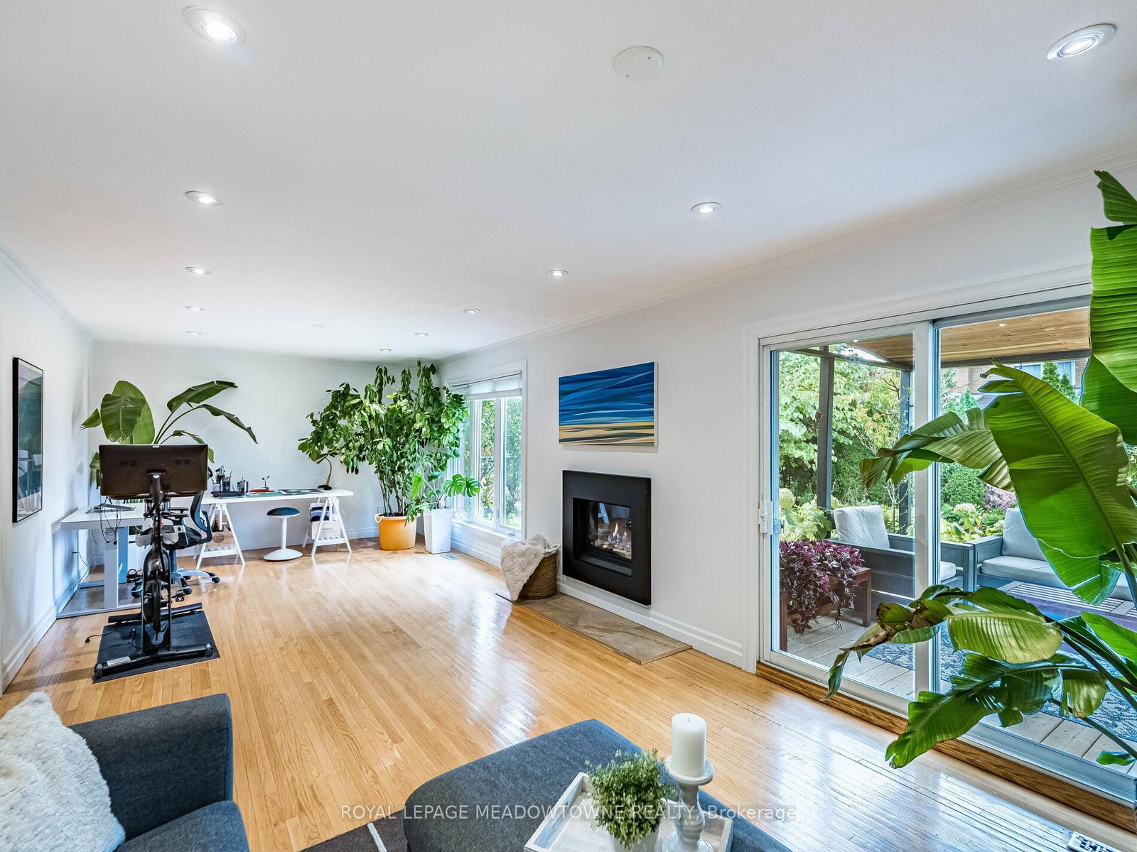 Detached House sold at 1266 Winding Trail, Mississauga, Ontario, L4Y 2T7 - Applewood - MLS: W12532906