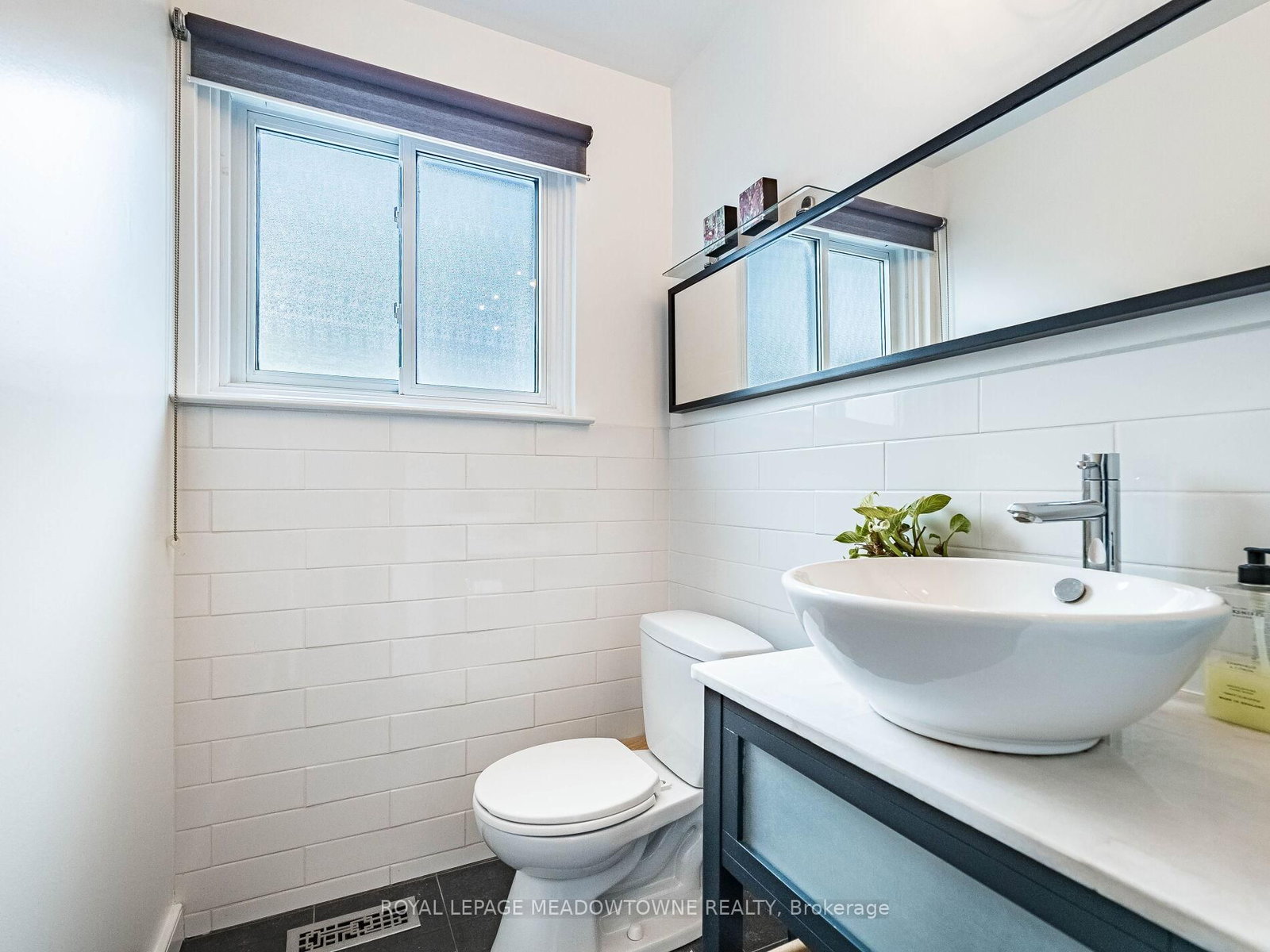 Detached House sold at 1266 Winding Trail, Mississauga, Ontario, L4Y 2T7 - Applewood - MLS: W12532906