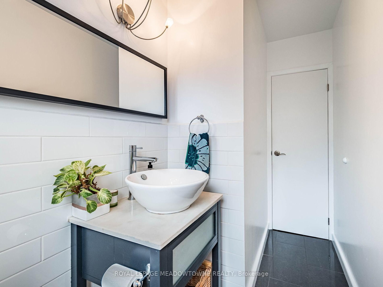 Detached House sold at 1266 Winding Trail, Mississauga, Ontario, L4Y 2T7 - Applewood - MLS: W12532906