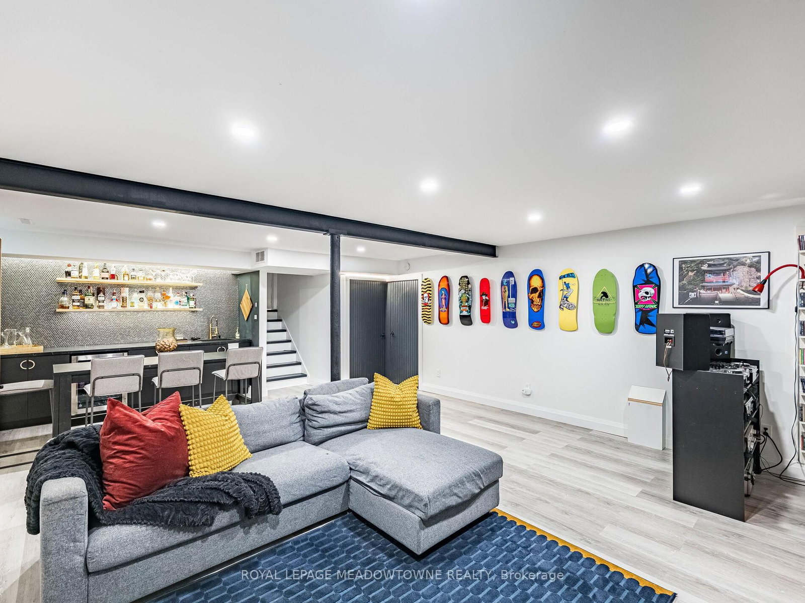 Detached House sold at 1266 Winding Trail, Mississauga, Ontario, L4Y 2T7 - Applewood - MLS: W12532906